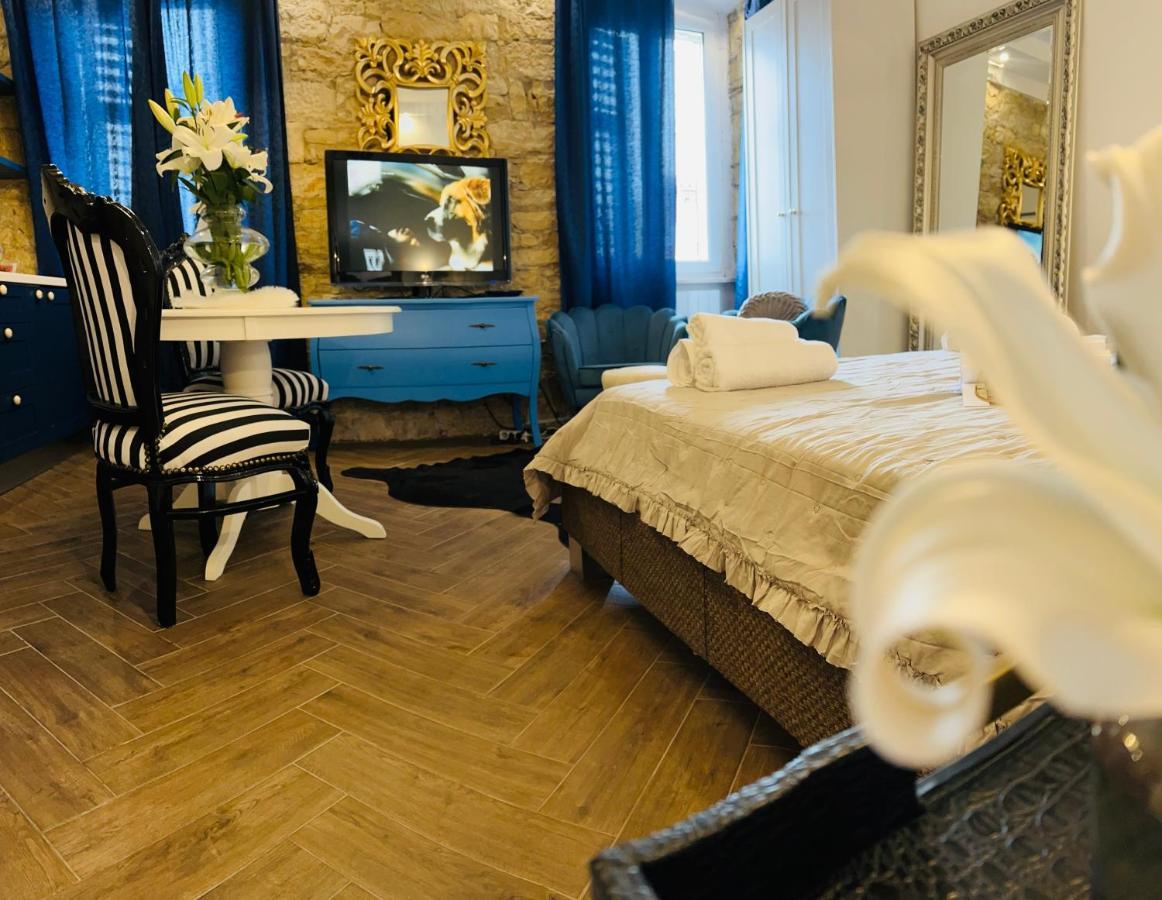 La Dolce Vita Luxury Apartments With Best Free Private Parking In City Center Pula Exterior foto